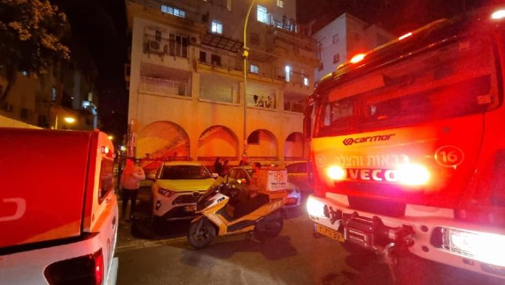 במהלך הלילה: שריפה פרצה בבניין מגורים בפתח תקווה