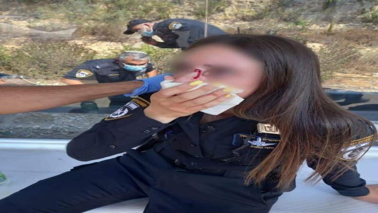 במהלך אכיפת מסכות: שוטרות הותקפו בפניהן