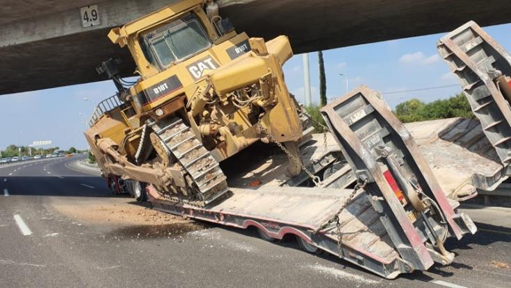 עקב תאונת דרכים: כביש 1 נחסם לתנועה