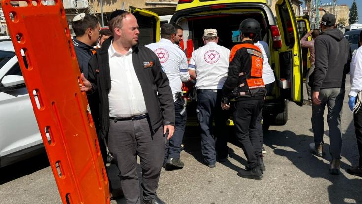פועל נפל מגובה תוך כדי תיקון מזגן &ndash; מצבו בינוני
