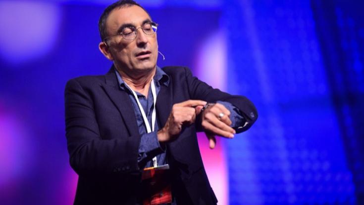 אחרי טיול ארוך: הבת של קטורזה הפתיעה אותו באמצע ההופעה