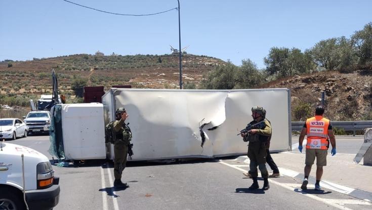 נהג משאית נפצע בינוני כתוצאה מתאונה עצמית