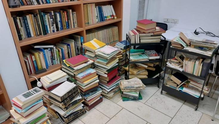 ספריו של הפרופסור המנוח הושלכו ברחוב וניצלו ברגע האחרון
