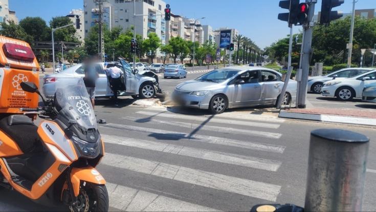 אשדוד: בן 80 נפצע בינוני כתוצאה מתאונה עם מעורבות שני כלי רכב