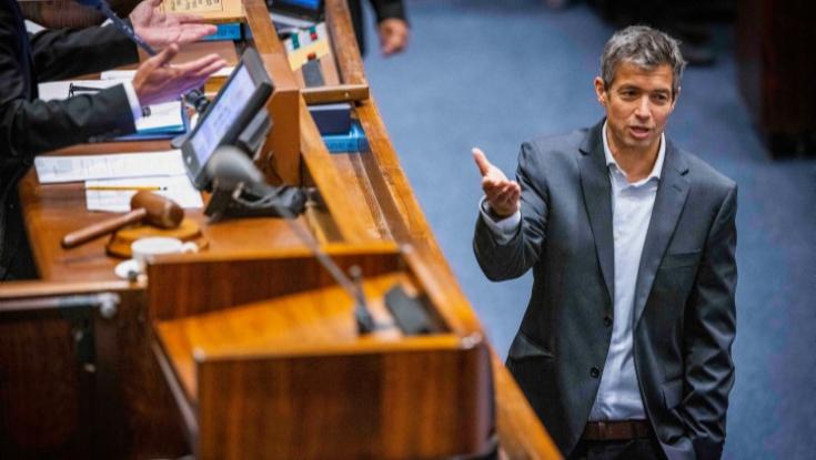 יועז הנדל עוקץ את אריה דרעי: "יושב בבית ומפחד מהעסקנים של גור"