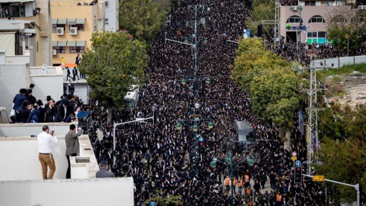 מאות חובשים ופראמדיקים: נערכים למסע הלוויה של הרב אדלשטיין