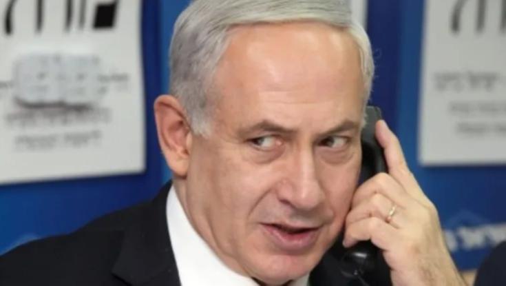 בני גנץ מסביר לנתניהו איך לדפדף בטלפון | צפו