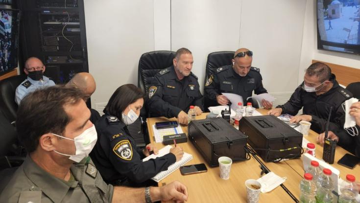 המפכ"ל על ההתפרעויות בהר הבית: "השוטרים הותקפו באבנים, סלעים וירי זיקוקים"