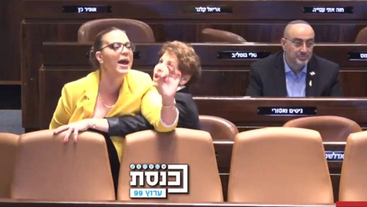 עימות חסר תקדים בצרחות מחרישות אוזניים: "את אסון, את בלתי נסבלת"