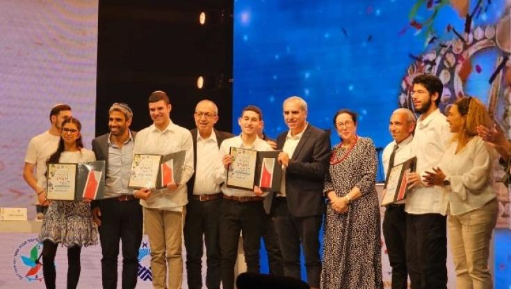 אביתר בר גיל ודוד שאשא זכו בחידון התנ"ך הארצי לנוער