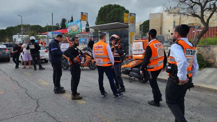 פיגוע דקירה בנווה יעקב בירושלים: פצוע בן 64 פונה - המחבל נמלט