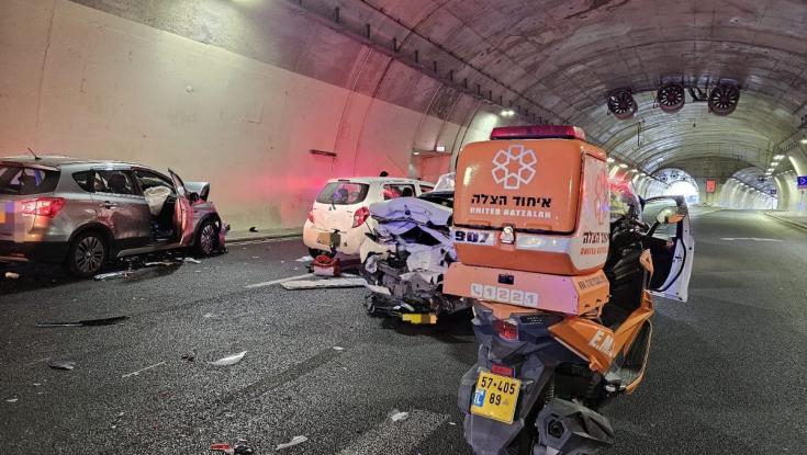 תאונה עם מעורבות ארבעה כלי רכב אירעה בכביש 16 סמוך למחלף רבידה בירושלים