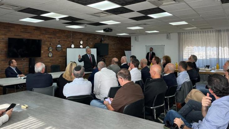 נתניהו נפגש עם אנשי עסקים והרגיע: "אני אישית הלכתי לבית המשפט העליון ונאבקתי"
