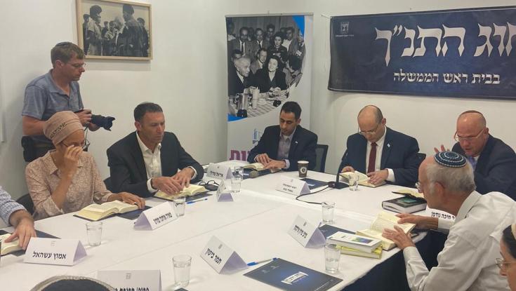 בהשתתפות רבנים סרוגים: בנט כינס את חוג התנ"ך