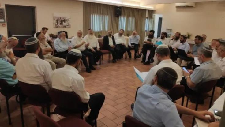 40 רבנים - ללא נשים: חמישה מצטרפים נוספים לוועדת הרב אריאל