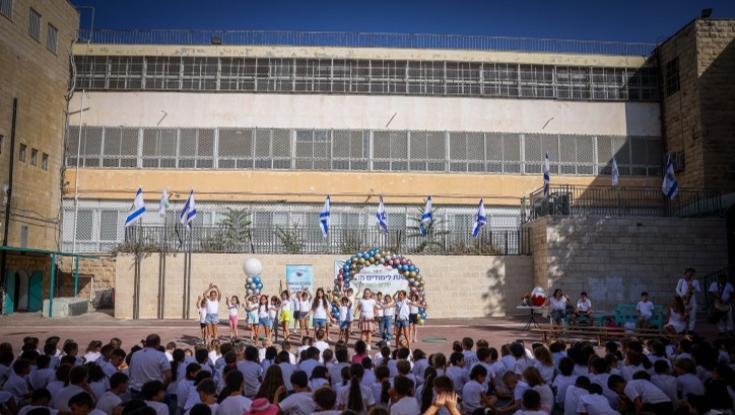 הברכה של נתניהו, המשאלה של הרצוג: הפוליטיקאים בבתי הספר
