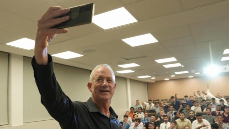 בני גנץ ביקר בישיבת הסדר חרדית: "גאה בכם"