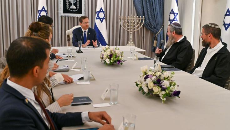 "חשש מהדברים שאמרת על הלהט"בים": המסר של הרצוג לאבי מעוז