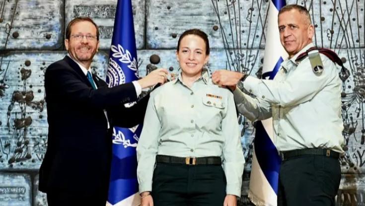 שברה את תקרת הזכוכית: זו המזכירה הצבאית החדשה של נשיא המדינה