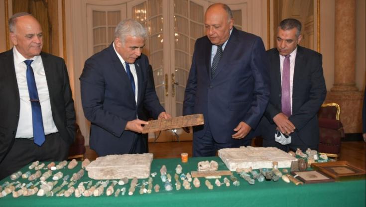 אלו הפריטים הארכיאולוגיים שהחזיר יאיר לפיד למצרים