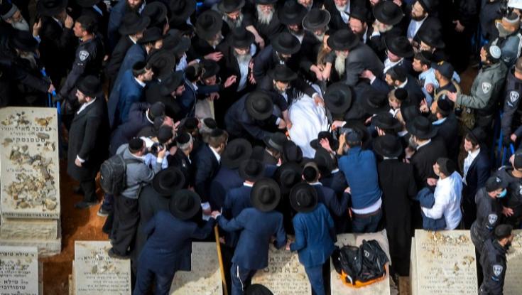 הסתיימה הלווייתו של הרב חיים קנייבסקי בבני ברק