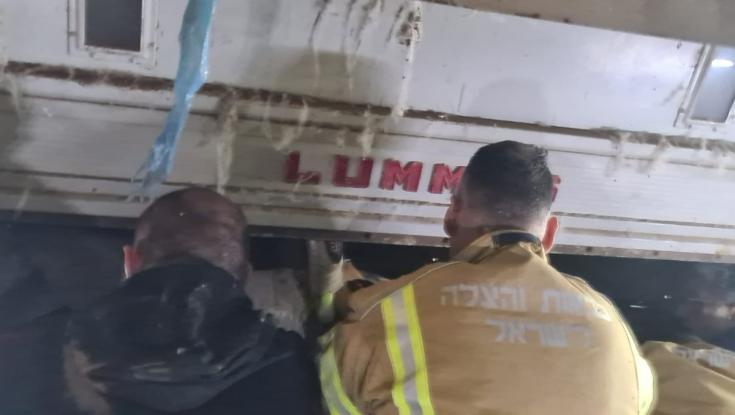 תאונת עבודה קשה בצפון: צעיר נלכד במכונה חקלאית