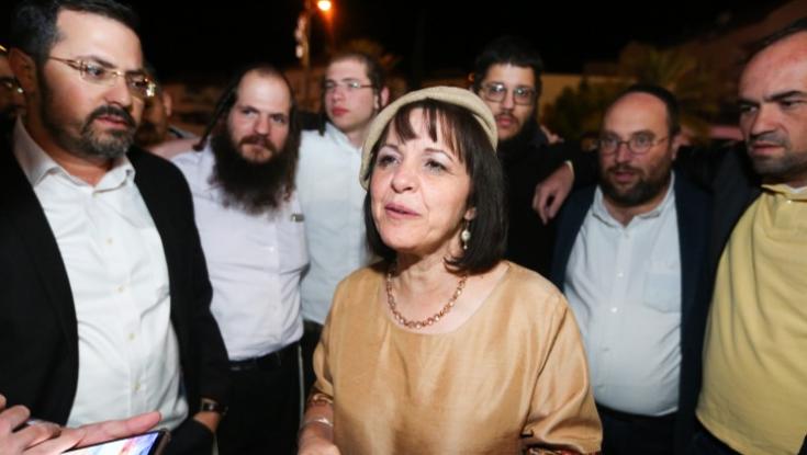 אלימות בבית שמש: חרדים קיצוניים תקפו את עליזה בלוך וניפצו את רכבה