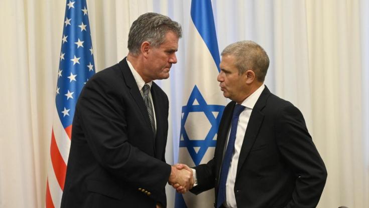 גל הירש נפגש עם סגן השליח הנשיאותי האמריקאי לענייני בני ערובה