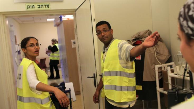 רקטה נפלה ליד בית באשקלון - חלון הממ"ד הציל את בני המשפחה