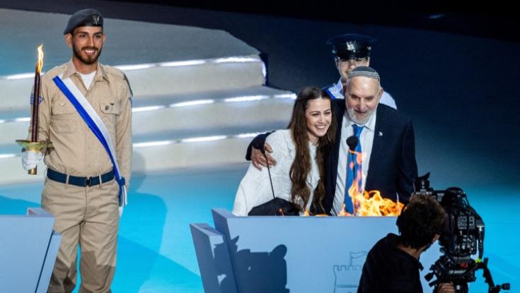 זקן המשיאים - לצד הנערה הסרוגה: צלאח אליהו ורעות עמיחי השיאו משואה