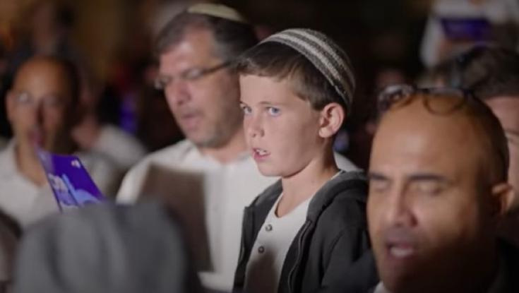 עם תלבושות, חצוצרות ו-800 לוויים: שחזור היסטורי של השירה הקדומה