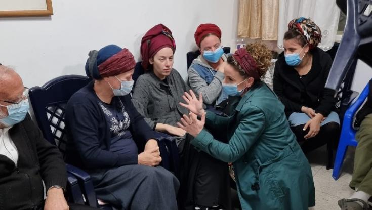 "אנשים אחים אנחנו": מוסי רז ומפלגת ימינה הגיעו לניחום אבלים אצל משפחת דימנטמן