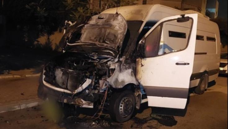 רכב ליווי של שב"ס הוצת בדרום הארץ, המציתים נתפסו