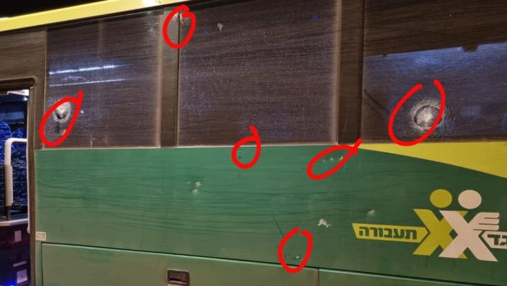 הירי לעבר אוטובוס סמוך לסילוואד: זוהו שמונה פגיעות