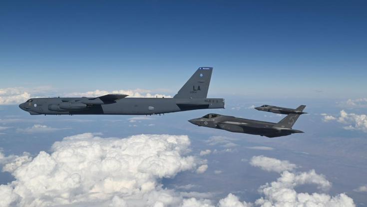תיעוד מיוחד: מטוסי F-35 ישראלים מלווים מפציצים אמריקאים בשמי הארץ