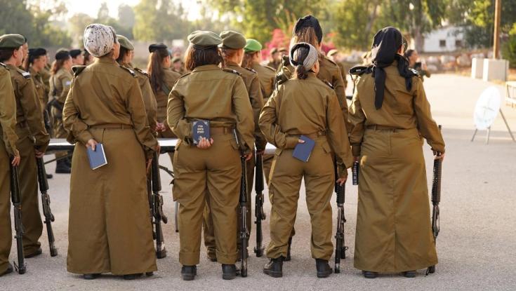 כיסויי ראש וכומתות: הדתיות שביקשו להתגייס סיימו טירונות - צפו בתמונות המרגשות