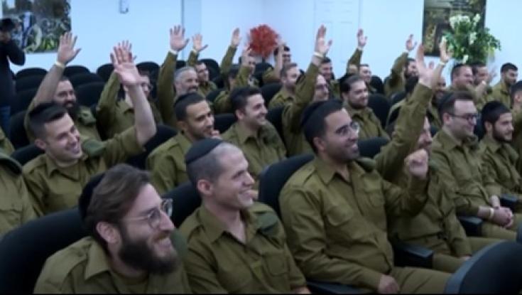 לתשובה הזו הוא לא ציפה: זו השאלה שנתניהו בחר לשאול את המתגייסים החרדים