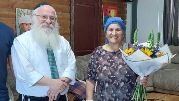 קמה בארבע בבוקר: סיפורה של טבחית ישיבת ההסדר שנבחרה להשיא משואה