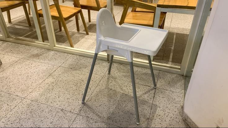 מכיל חומרים כימיים מסוכנים לילדים: ריקול לכיסא האוכל לתינוקות