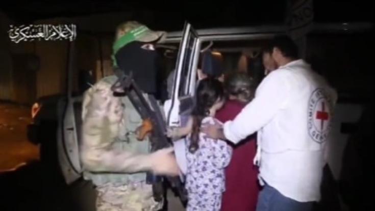 על הג'יפ של הצלב האדום: הבקשה האחרונה של מחבלי חמאס מהחטופות