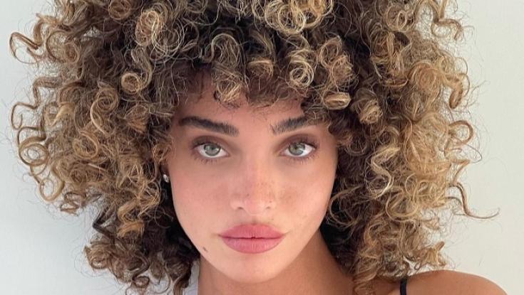 צנועה ומסורתית: הלוק של עדן פינס בחינה היה עוצר נשימה