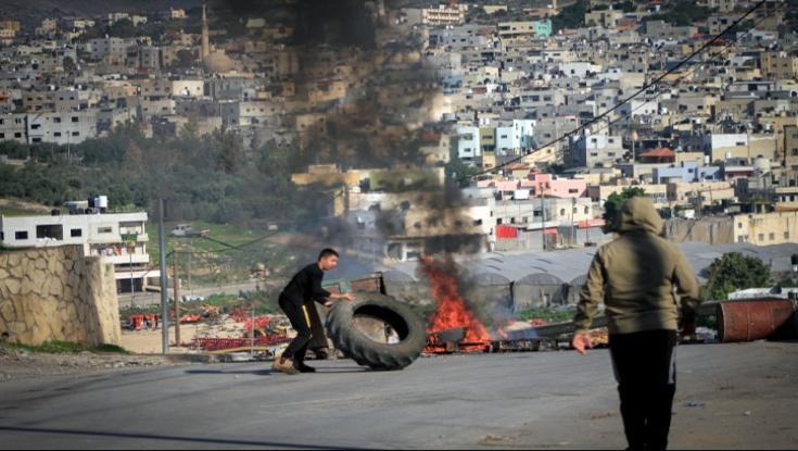 תושבת בנימין מוחה: "אני ישנה עם סכין מתחת לכרית"