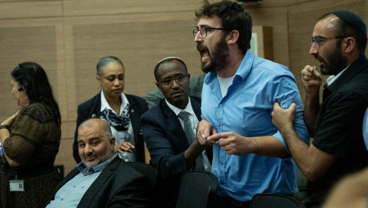 לאחר שהתפרעו בוועדת חוקה - זה העונש שיקבלו היועצים הפרלמנטריים