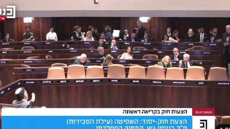 לפיד התפוצץ על השר הסרוג: אין בך טיפת דם של יהודי
