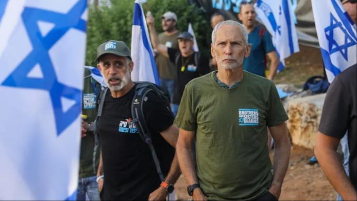 לאחר שהגיע לנחם בבית הרב אדלשטיין - בר-לב מבהיר: "לא התקפלנו"