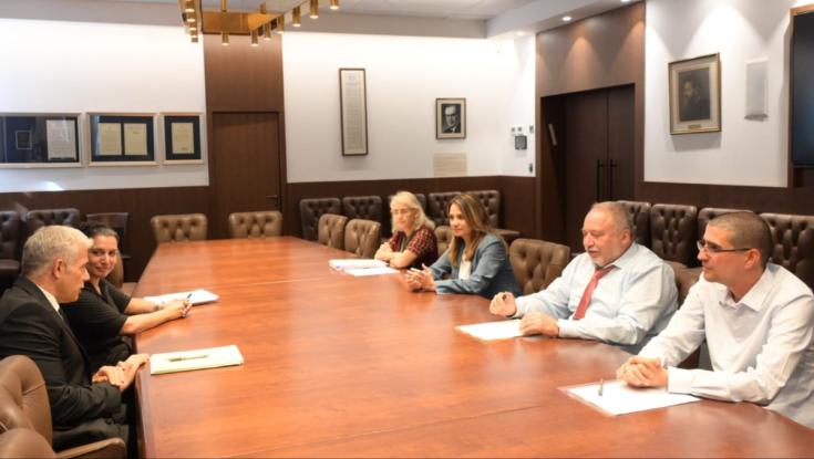 המשבר עם הסתדרות המורים: לפיד נפגש עם שרת החינוך ושר האוצר