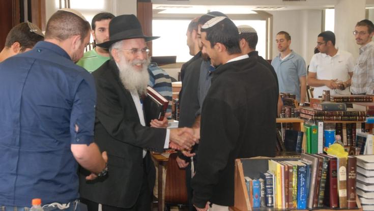 הרב שרלו סופד לרב שטרנברג: "מודה על האמת ודובר אמת בלבבו"