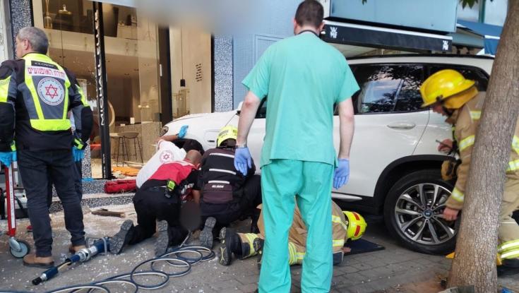 התאונה בכיכר המדינה: הרוגה ושלושה פצועים מפגיעת רכב שאיבד שליטה