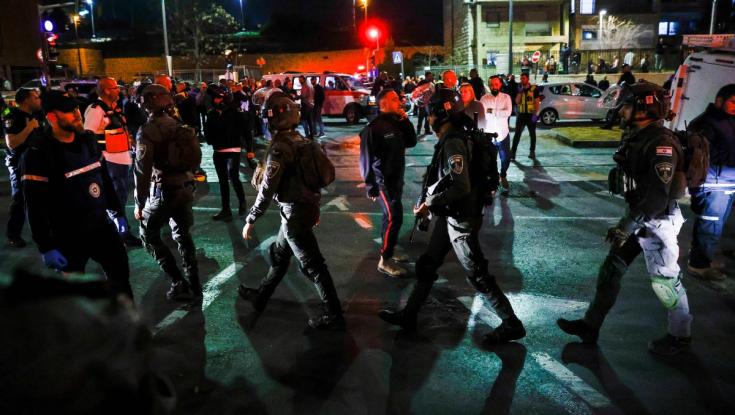"איים והתפרע": גבר כבן 30 נעצר בחשד לתקיפת כתבי ערוץ 13