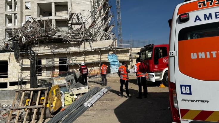 גבעת זאב: שני הרוגים בקריסת פיגומים באתר בנייה